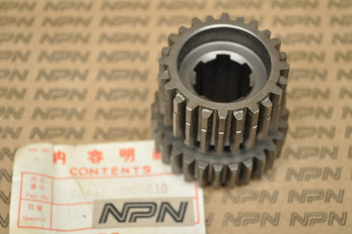 NOS Honda CB750 K0-1976 Main Shaft Second & Third Gear 24T/27T 23431-300-010