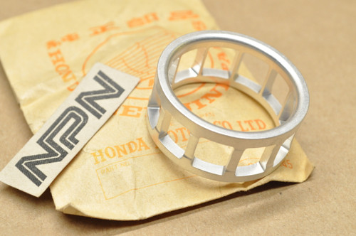 NOS Honda CB350 CL350 SL350 Left Main Needle Bearing Retainer 13501-287-300