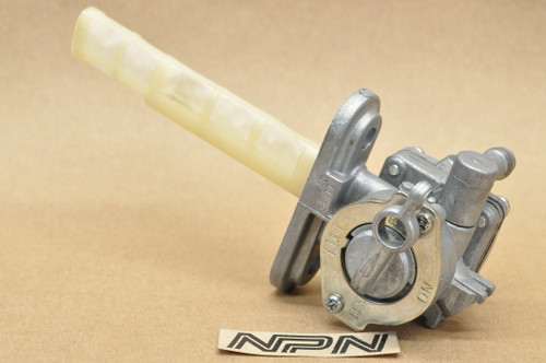 NOS Suzuki 1978-79 GS1000 1979 GS425 Fuel Gas Tank Petcock Valve 44300-44011