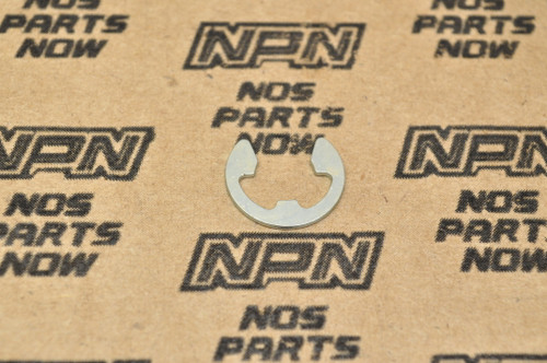 NOS Honda ATC250 CH250 CH80 CT125 EZ90 TRX200 TRX250 Circlip 90605-166-720