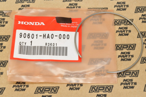 NOS Honda ATC250 TRX250 TRX300 TRX400 TRX450 TRX500 Oil Seal Clip 90601-HA0-000