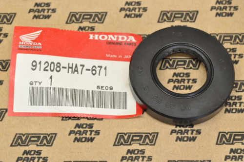NOS Honda 1986-87 TRX350 1987-89 TRX350D Drive Shaft Oil Seal 91208-HA7-671