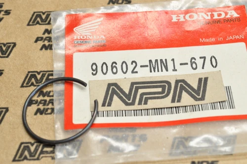 NOS Honda NX650 XR600 XR650 Piston Pin Clip 90602-MN1-670