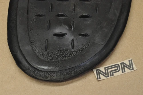 VTG OEM Honda CA77 Late Right Gas Tank Rubber Grip Knee Pad 17661-271-000