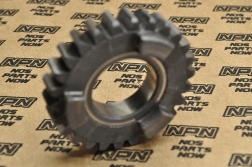 VTG OEM Yamaha DT250 DT360 DT400 MX250 MX360 Fourth 4th Pinion Gear 438-17141-00