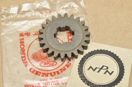 NOS Honda C110 CA110 Transmission Counter Shaft Top Gear 23481-011-000