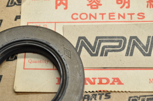NOS Honda CA72 CA77 CL72 CL77 Rear Wheel Drive Flange Dust Seal 91253-250-000