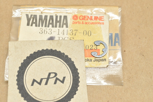 NOS Yamaha DT250 DT400 IT425 MX250 MX400 RD250 RD350 YZ250 YZ400 YZ465 YZ80 Carburetor Circlip 363-14137-00 NOS Yamaha DT250 DT400 IT425 MX250 MX400 RD250 RD350 YZ250 YZ400 YZ465 YZ80 Carburetor Circlip 363-14137-00
