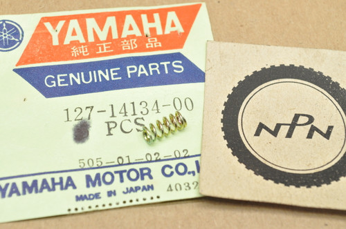 NOS Yamaha DT1 DT250 IT400 MX250 RD400 TX750 TZ750 XS1 YZ250 YZ465 Air Adjust Screw Spring 127-14134-00 NOS Yamaha DT1 DT250 IT400 MX250 RD400 TX750 TZ750 XS1 YZ250 YZ465 Air Adjust Screw Spring 127-14134-00
