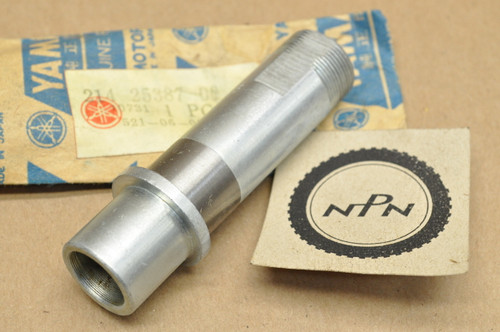 NOS Yamaha 1968-70 DT1 DT1MX Sprocket Axle 214-25387-00