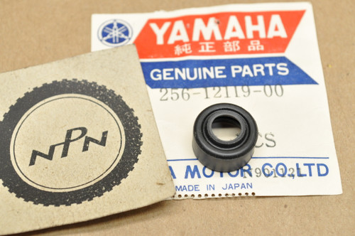 NOS Yamaha SR400 SR500 TT500 TX650 TX750 XS1 XS2 XS650 XV1000 XV750 Valve Stem Seal 256-12119-00