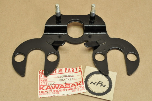 NOS Kawasaki 1971-75 F7 1972-75 F9 Speedometer & Tachometer Mount Bracket 25008-032