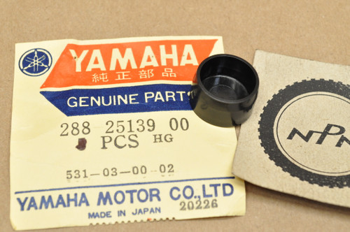 NOS Yamaha GT1 GT80 HT1 JT1 MX80 SR250 TA125 TW200 TY250 XJ650 Speedometer Gear Cap Plug 288-25139-00