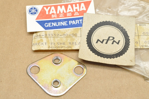 NOS Yamaha 1972 U7 Turn Signal Flasher Relay Bracket 296-83352-00