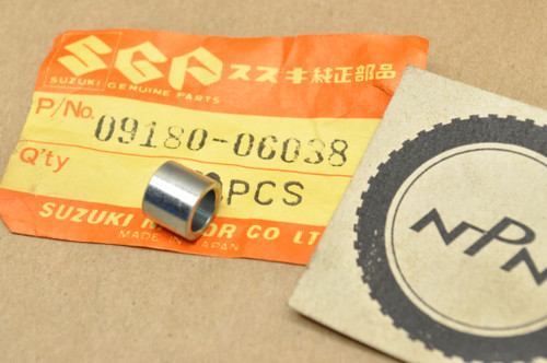 NOS Suzuki GS1000 GT750 GSX600 LT230 LT4 RM250 SP400 TC125 TM250 TM75 TS250 Spacer 09180-06038