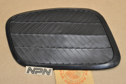NOS Honda CA160 CA95 Gas Tank Panel Right Side Knee Grip Rubber Pad 17661-212-000