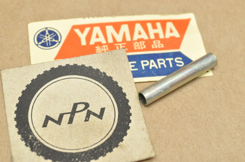 NOS Yamaha DT100 DT125 DT175 DT250 DT400 RD125 RD200 XT500 HeadLight Collar 438-84133-60