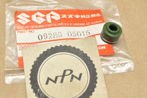 NOS Suzuki DR200 GN250 GS1150 GS750 GV1200 LT-F250 LT230 LT250 SP125 SP200 VS700 VS1400 Valve Seal 09289-05015