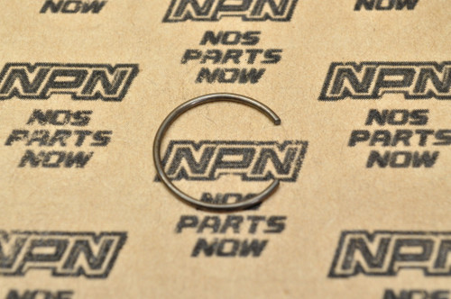 NOS Suzuki GS750 GT750 RM250 RM500 SP250 TS250 Piston Pin Circlip 09381-18002