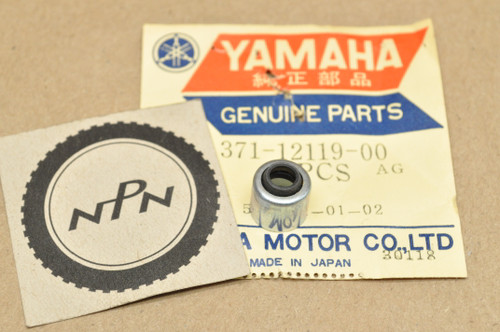 NOS Yamaha 1973-74 TX500 1975 XS500 Valve Stem Seal 371-12119-00