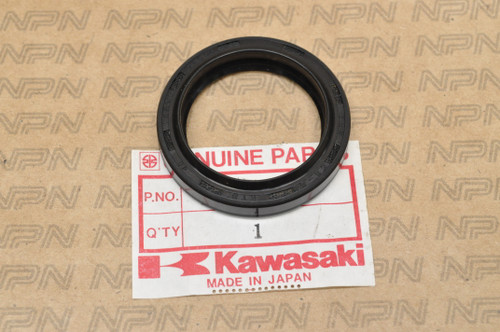 NOS Kawasaki KZ1000 Police ZN1100 ZX600 ZX750 ZX900 Ninja Fork Oil
