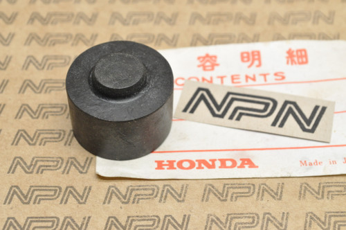 NOS Honda CA72 CA77 CA95 Fuel Gas Tank Mount Rubber Cushion 17611