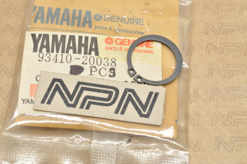 NOS Yamaha AT1 DT100 IT400 MX100 RT3 XT600 YZ100 YZ80 Circlip