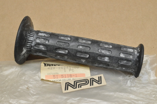 NOS Yamaha FZX700 XJ700 VMX12 XV1100 XV750 YX600 Left Bar Grip 42X