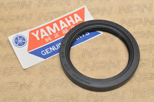 NOS Yamaha VMX12 XVZ13 YFA1 YFM80 Oil Seal 40x52x6 93102-40367