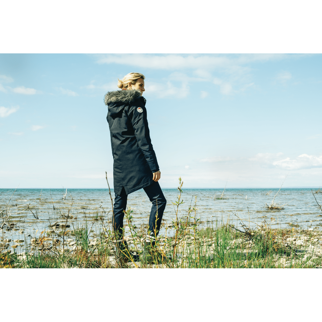 Black (995)