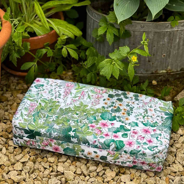 Luxury Garden Kneeler / Kneeling Pad With Handle - Cottage Garden White, Traditional Floral Design