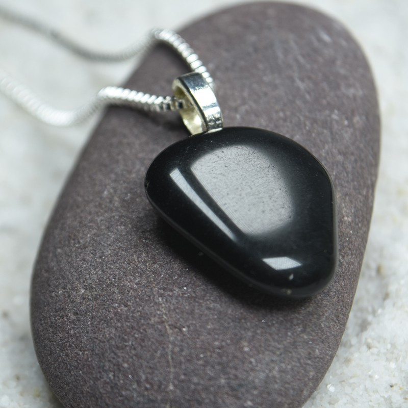 APACHE SILVER ネックレス Apache Tears Stone Pendant and Necklace - Made to Order
