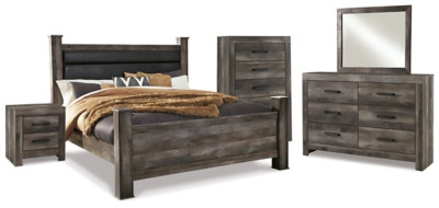Ashley Wynnlow Gray King Poster Bed with Mirrored Dresser, Chest and Nightstand