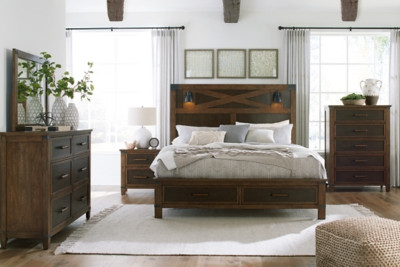 Benchcraft Wyattfield Two-tone King Panel Bed with Mirrored Dresser, Chest and Nightstand