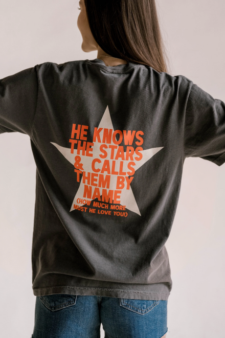 DEAR HEART FULLY KNOWN PKT TEE CHARCOAL