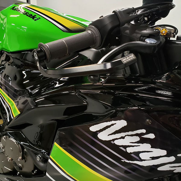 2019-zx-6r-brake-lever-guard-progressive-throttle-tube.jpg