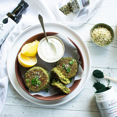 Green chickpea fritters with vegan aioli