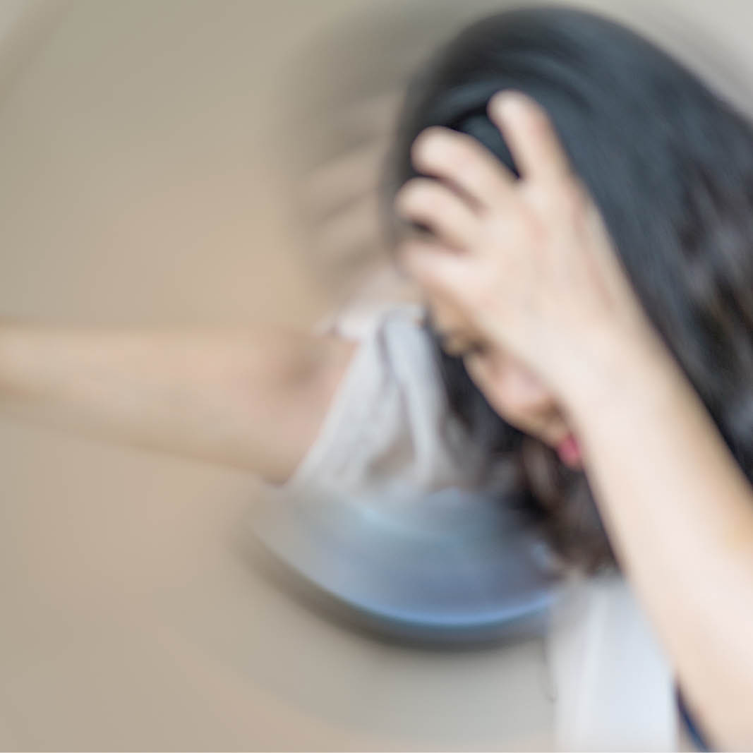 5 Natural Solutions For Dizziness And Nausea To Get You Through The Day -  MenoMe®