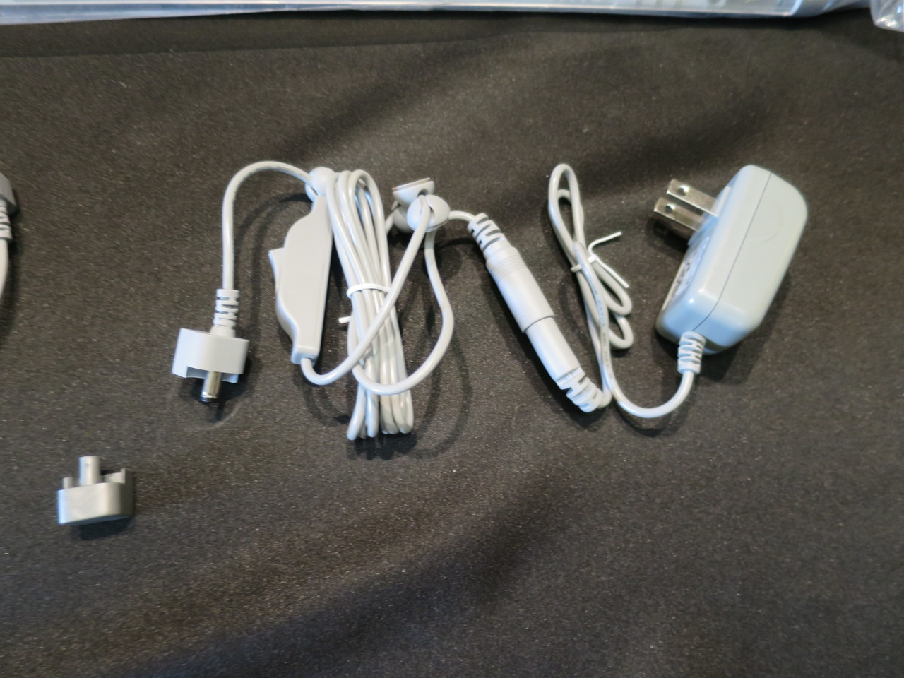 Herman Miller G6160 Twist LED Magnetic Under Cabinet Task Light