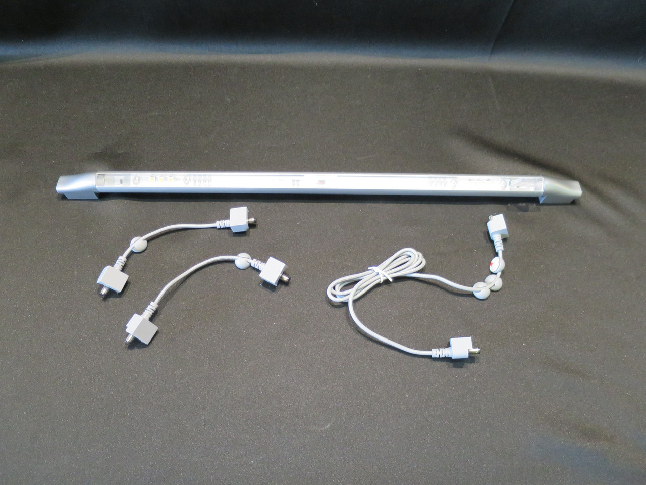 Herman Miller G6160 Twist LED Under Task Light 3