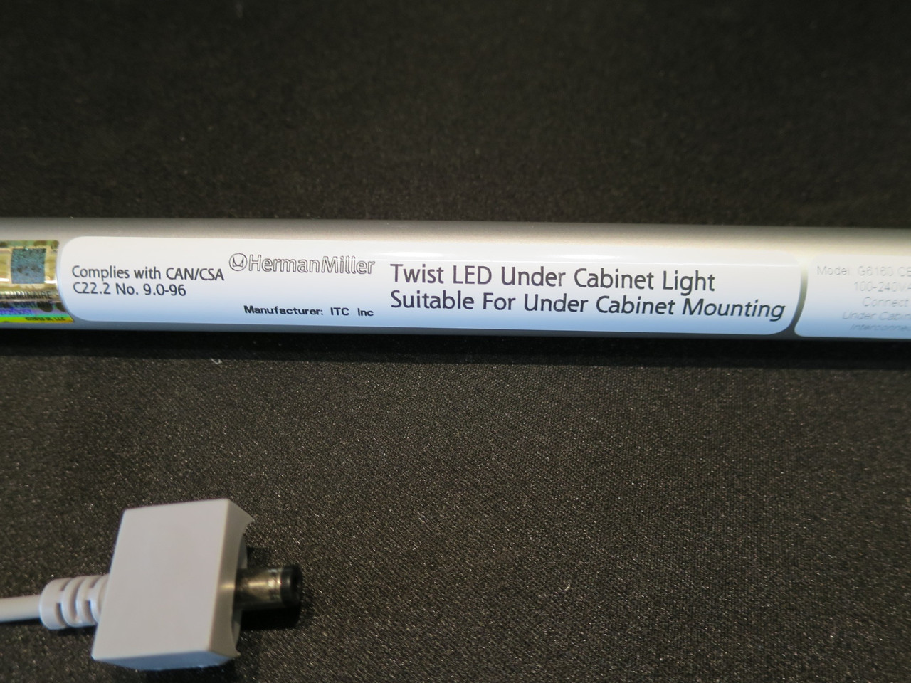 Herman Miller G6160 Twist LED Under Task Light 3