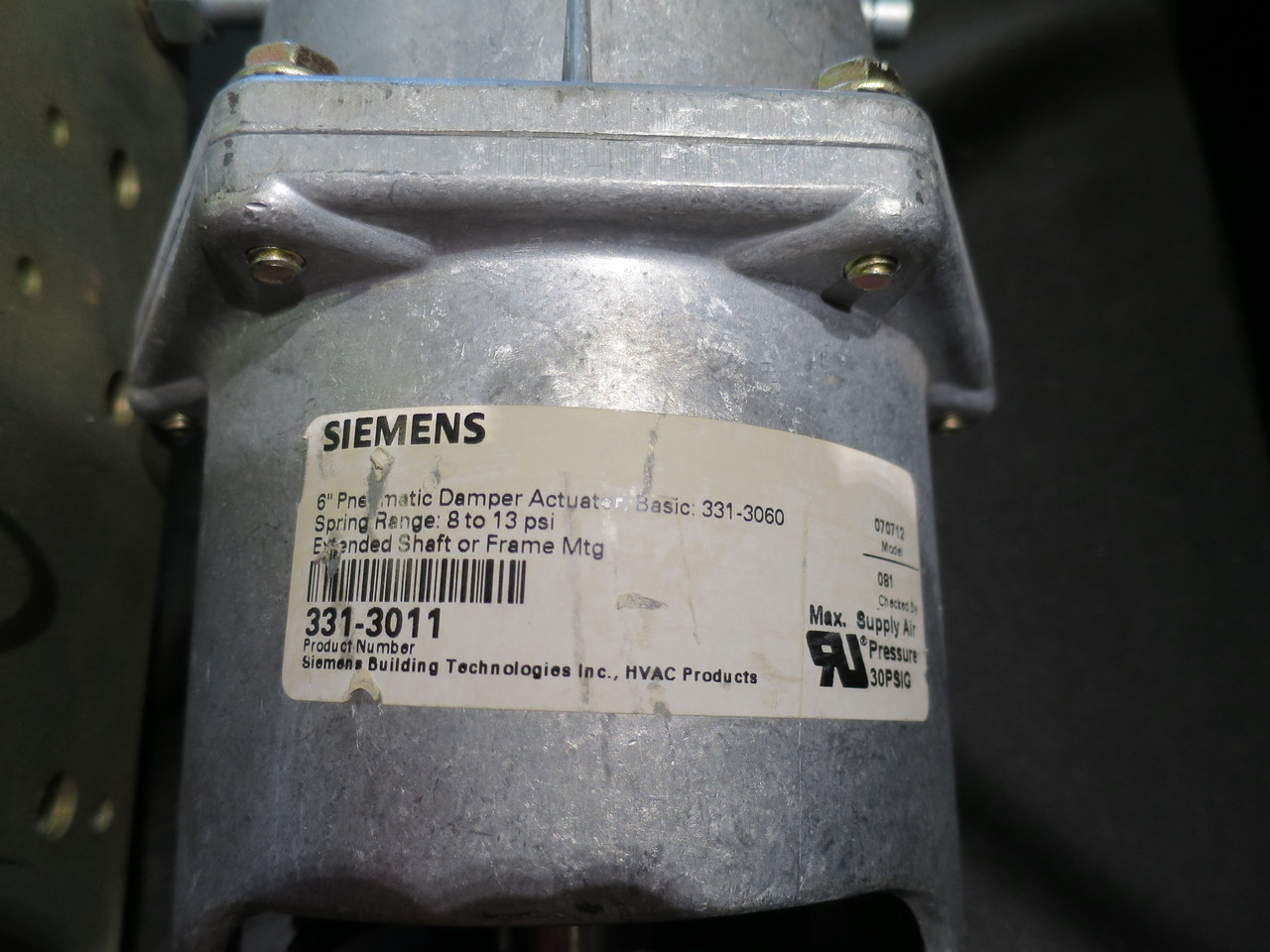 Pneumatic Damper Actuator w/ Extended Shaft Mounting (8-13 PSI) Siemens 331-3011