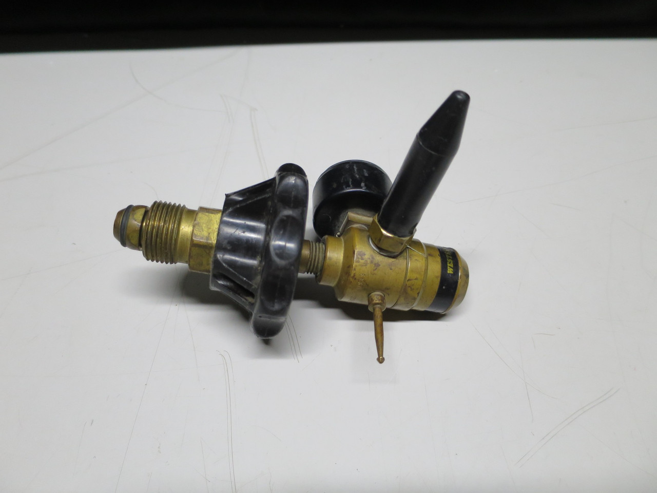 WESTERN WESTWINDS Helium Regulator For Balloons – R125 Model | Works With 0-3000psi Tanks | Air Hose Included