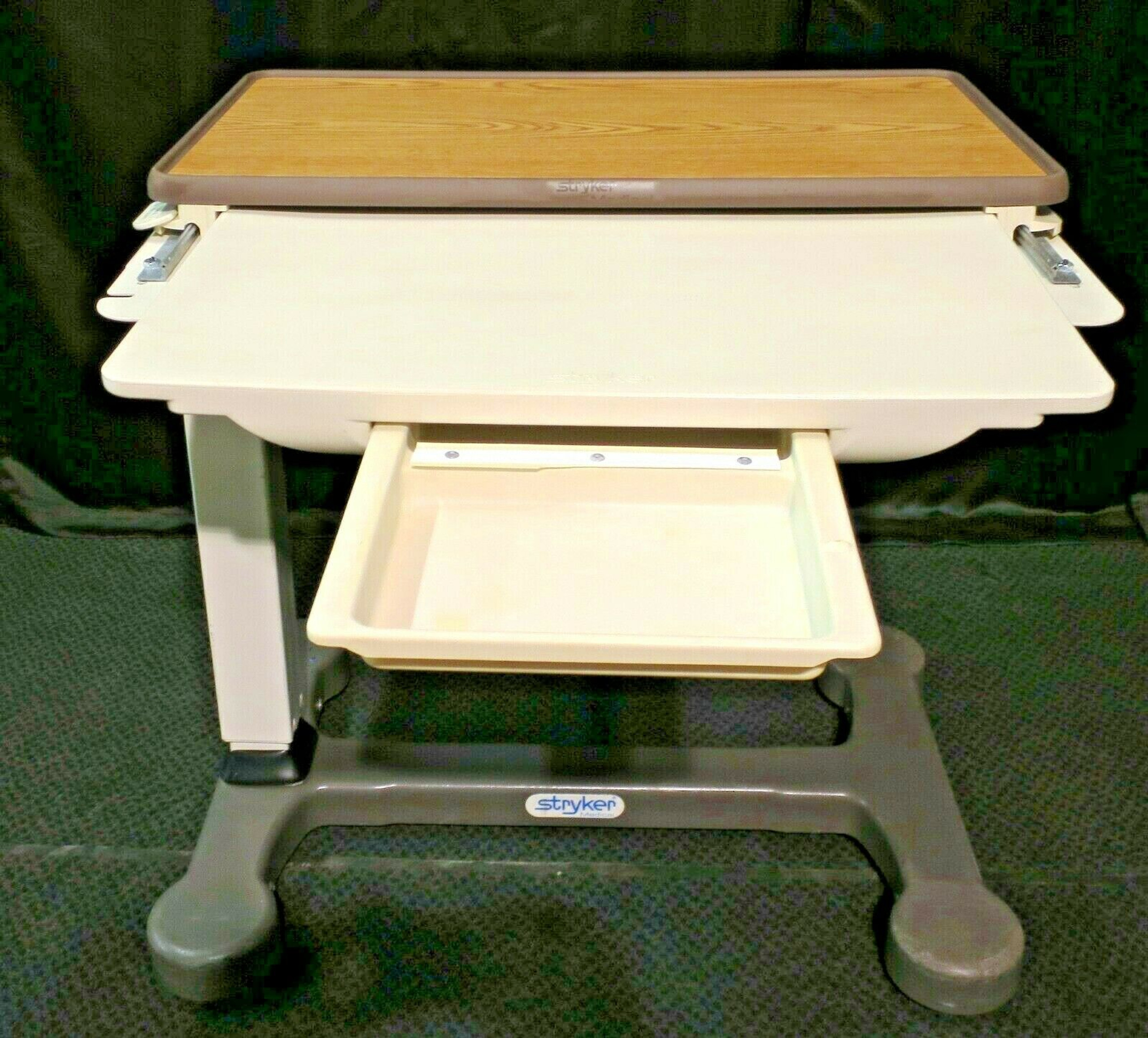 SplitTop Overbed Table Stryker Medical Block20Sales