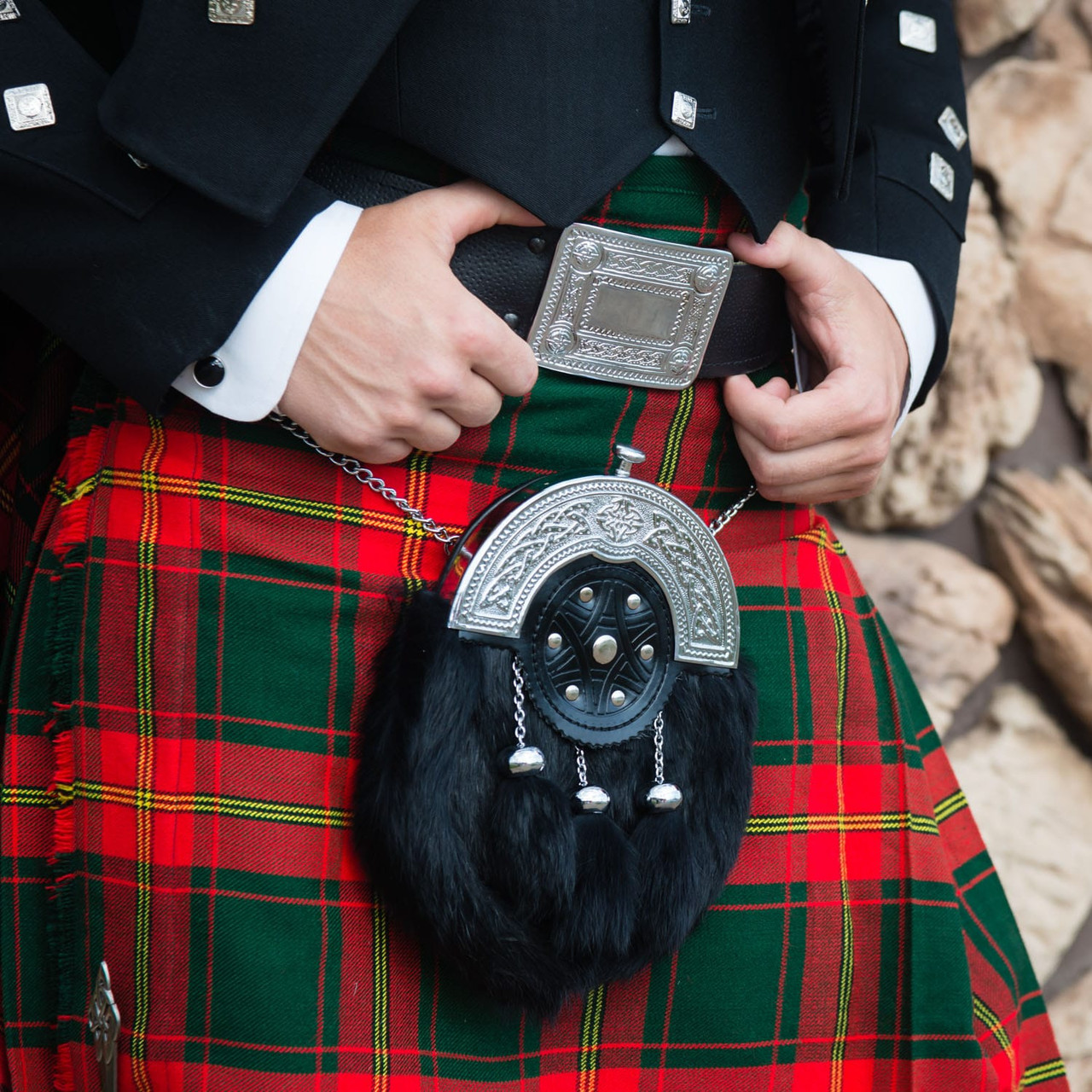 Black Rabbit Fur Sporran – Celtic Knot Cantle & Leather Design