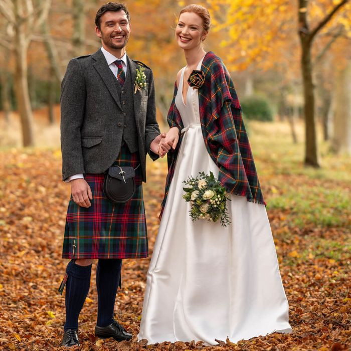 Light Weight Premium Wool Tartan Kilt  5 or 9 Yard 9 Yard Traditional Kilt
