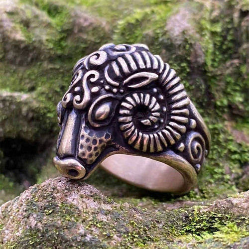 Celtic Rings – Knotwork, Heritage & Symbolic Jewelry