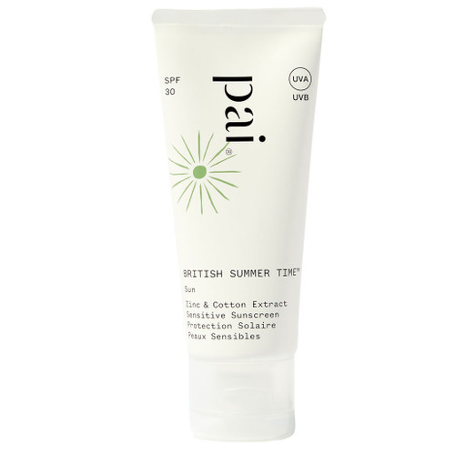 Pai British Summer Time Sunscreen er en sertifisert naturlig solkrem for ansikt fra ekspertene på sensitiv hud, Pai Skincare. Som en drøm som går i oppfyllelse jobber det naturlige, fysiske UV-filteret sinkoksid mot UVA og UVB, mens bomullsekstrakt samtidig jobber med å reparere huden for skader den har fått fra nettopp UVB, UVA, infrarødt og synlig stråling. Lett å påføre. Klisser ikke. Egnet for sensitiv hud.