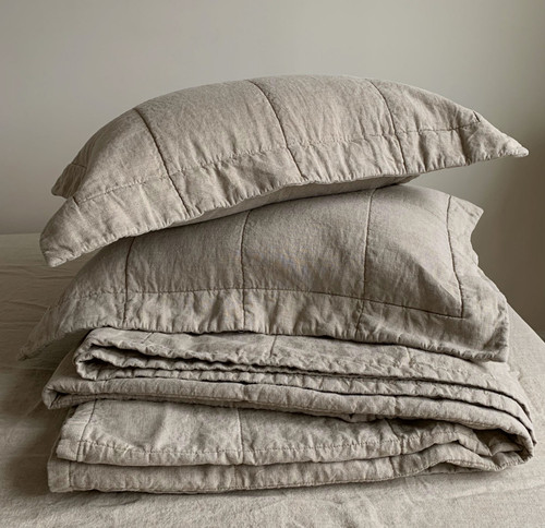Linoto quilted linen with natural cotton filing. 