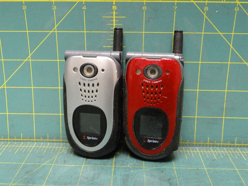 Lot of 2 Sanyo MM-7400 CDMA (Sprint) Flip Phone for Parts or Repair